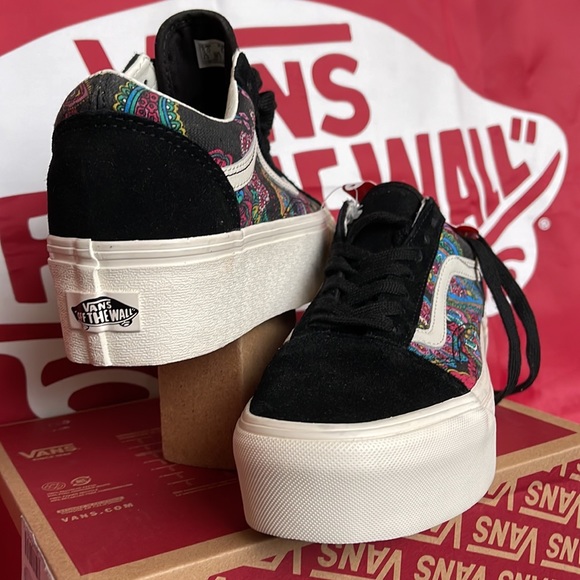 Vans Old Skool
Paisley Bloom Black
VNOA7Q5MBLK
WMNS Platforms - sneakers - Picture 10 of 16